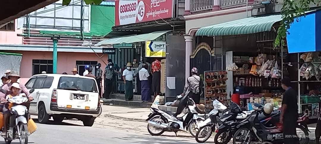 KWWOFFICIAL's tweet photo. After banning social medias, cutting off mobile and wireless internet nationwide, junta terrorists are now removing and destroying all PSI satellites in Paung town, Mon State. They are trying to cut us all from the world. 
#Apr8Coup 
#WhatsHappeningInMyanmar https://t.co/5KkG6hXETA