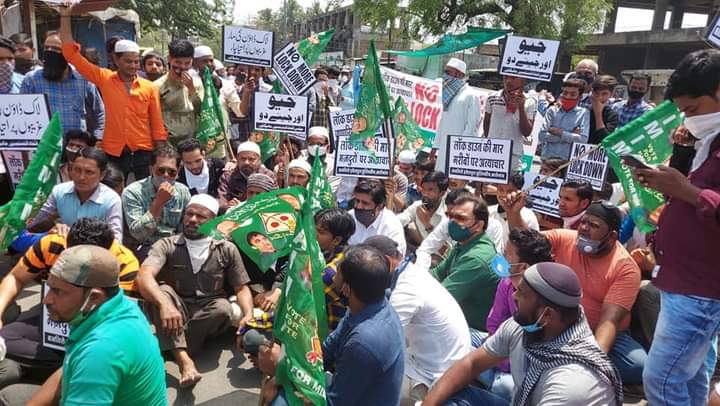 N9eed's tweet photo. Today
#Malegaon AIMIM ka lockdown ke khilaf dharna.
 AIMIM North Maharashtra President  #Dr_Khalid_parvez_Sahab &amp; AIMIM worker giraftaar......*
#NoLockdown...... https://t.co/o5rMHaiyho