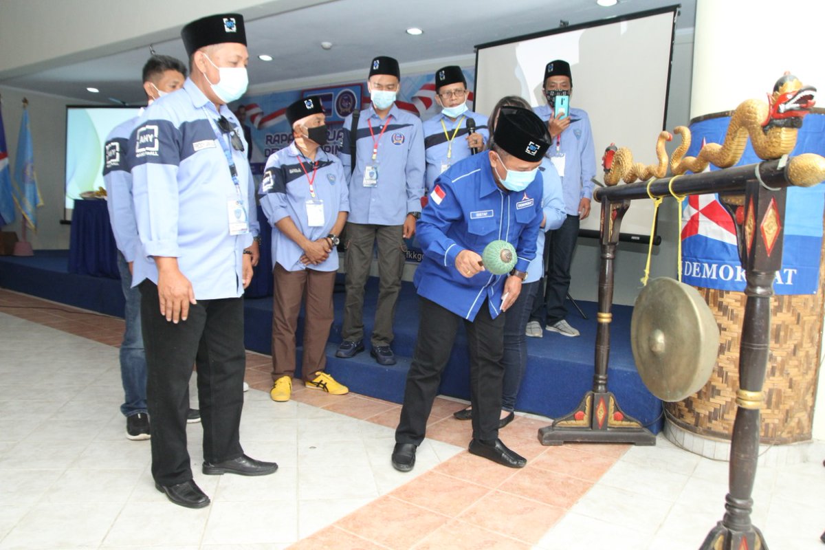 Demokrat_TV's tweet photo. Sekretaris BPJK DPP PD Gustaf T. Mbapa membuka rakersus DPP FKKGD di hotel Pondok Remaja PGI Cisarua-Bogor 8 April 2021-9 April 2021.
#Demokrat
#FKKGD https://t.co/WNAhyVrcSr