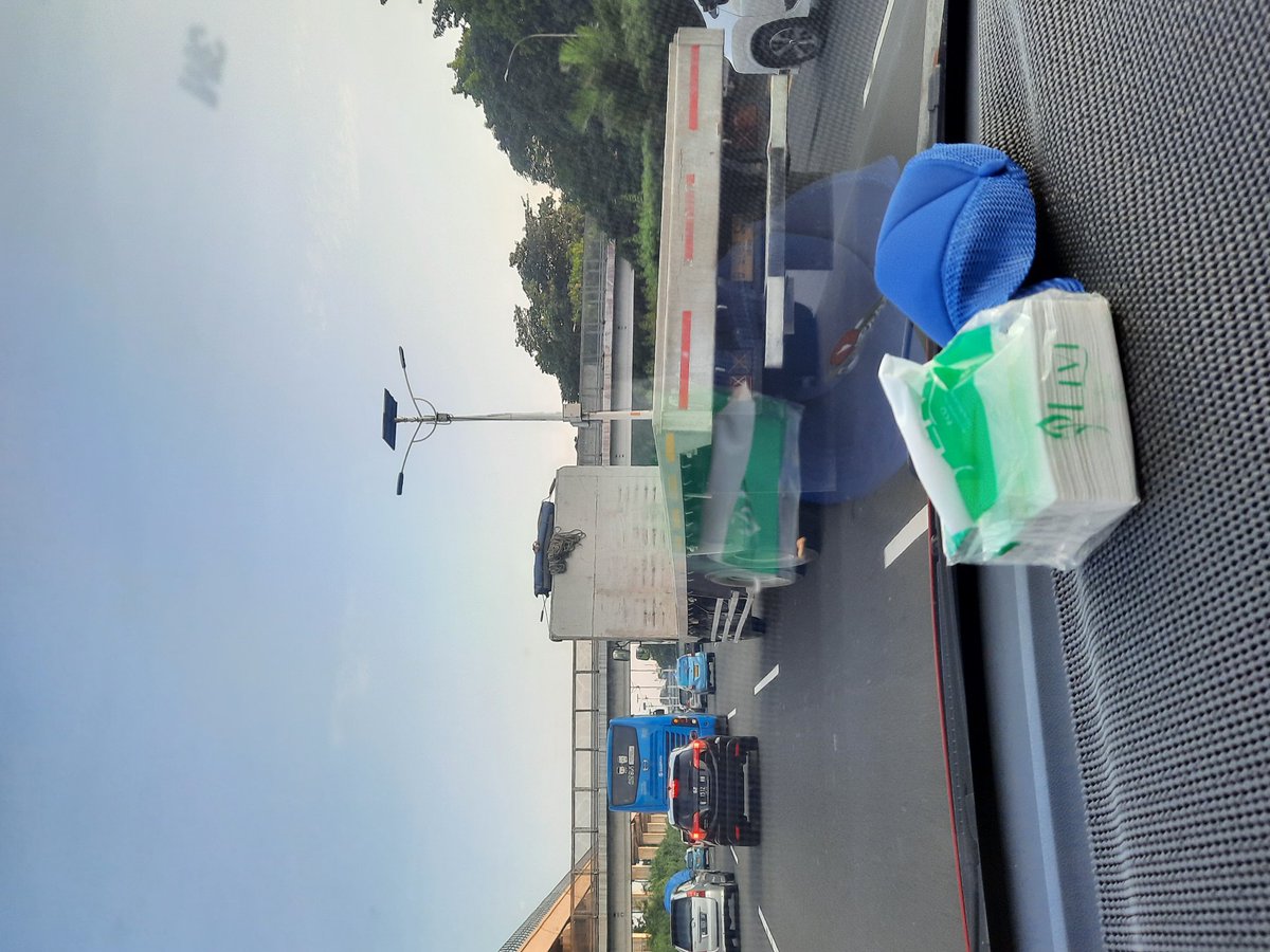 4ayas_'s tweet photo. @TMCPoldaMetro Truk panjang B 9099 SYU ada di jalur 4 tol jagorawi... gimana ini pak? https://t.co/Egjfq6oD4z