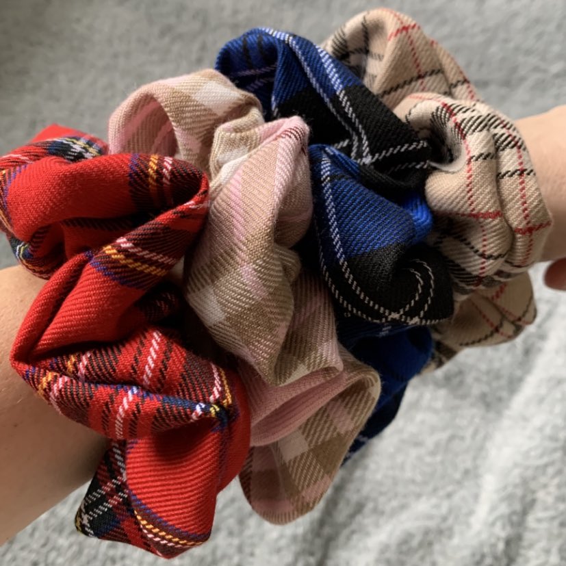 Handybags_Totes's tweet photo. The ‘Chunky Scrunchie’ £2.50 https://t.co/7mMUrD8Nrn