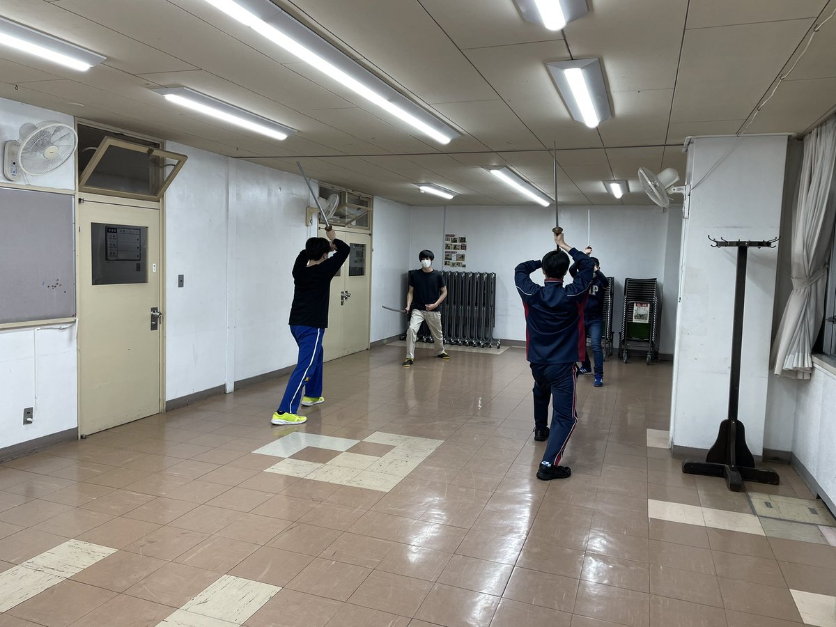 kty_tate's tweet photo. 新人2人を迎え
より一層稽古に力が入っております！！

昨日は野外劇のスタッフの方や
OBの方が稽古に来て

一緒に基本を固めました。

メンバーまだまだ募集しております。

#殺陣  #函館 #函館野外劇  #野外劇 https://t.co/II4LpLcxdS