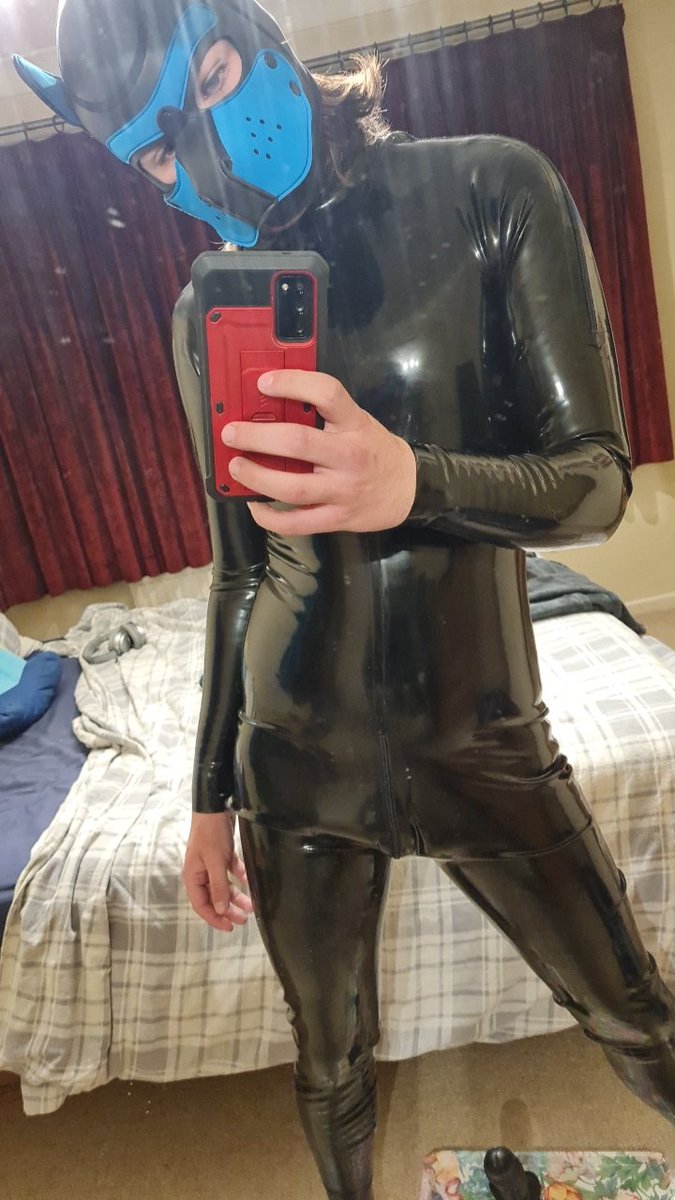 RBBRFroFro's tweet photo. There's something so comforting about being in latex https://t.co/eGjYjROzew