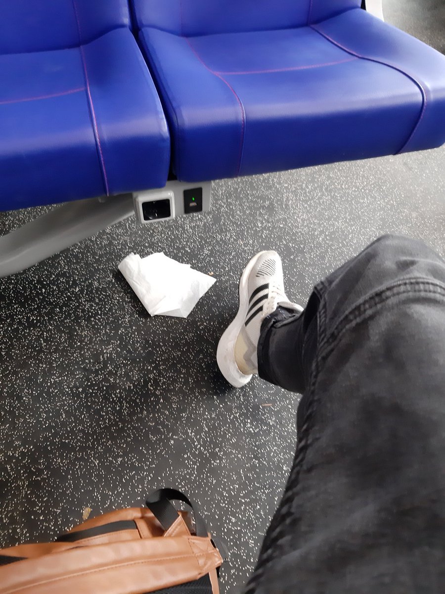 InTrein's tweet photo. Vandaag is een rare dag. Lang geleden dat ik voor het laatst in de trein zat. Volgens mij scheen de zon zelfs de laatste keer. 

Wel weer wennen hoor het #treinleven. In eerste instantie mijn ov-chipkaart vergeten en nu van die vervelende typetjes in de trein tegenkomen. 

- Jack https://t.co/Fi5tgRQ6M8