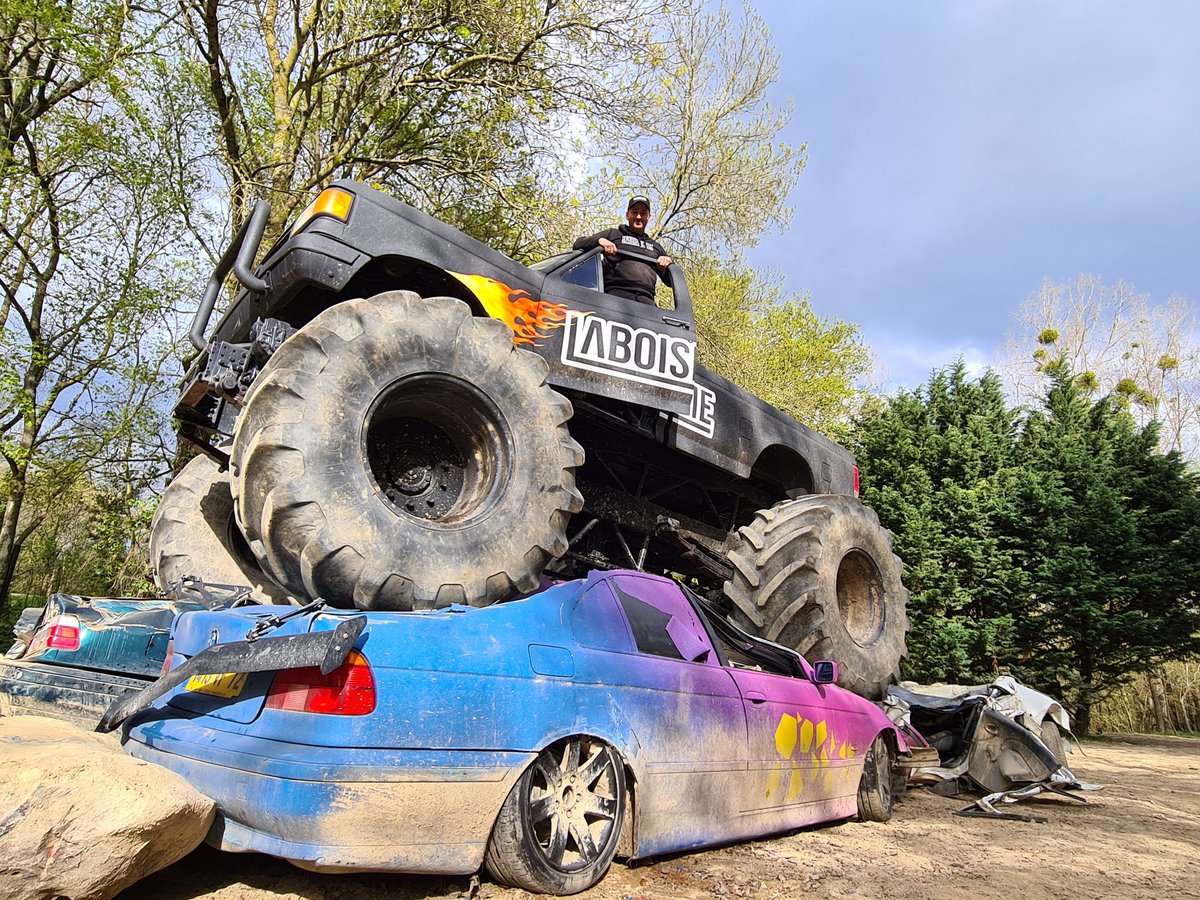 Premier post sur Twitter on m'a dit qu'ici on ce faisais defoncer donc je suis la ! 
#vraieetseulcompte
#levraieluludabstesmort
#LABOISERIE 
#boiserie