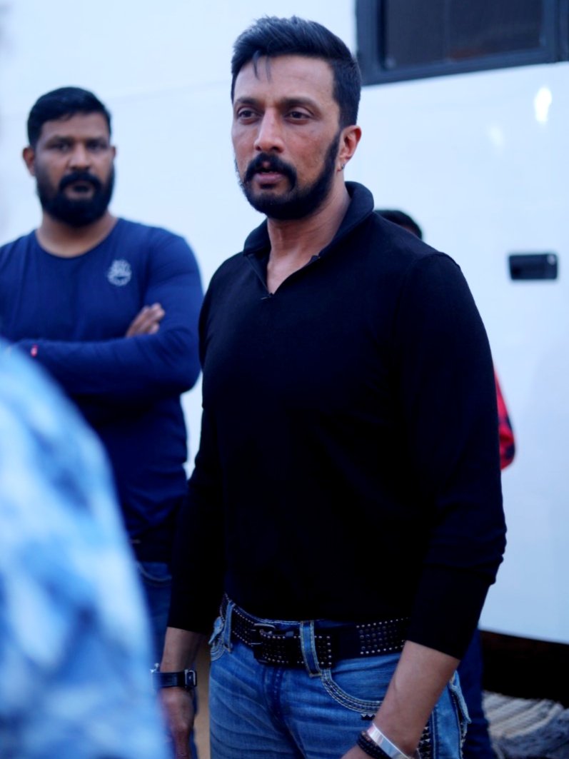 KicchaAddictors's tweet photo. Boss ❤️ 
#KicchaSudeep 

#VikrantRona #K3kotikokkadu #Kotigobba3 #KicchaAddictors 

Follow 👉 @KicchaAddictors https://t.co/h3dMcp3DIG