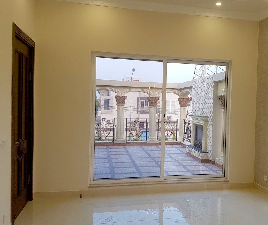 HomesPakistan's tweet photo. 13 Marla Corner Spanish Bungalow For Sale in Phase 8, DHA Phase 8, Lahore
✅ 4 Bedrooms ✅ 4 Bathrooms✅ 2 Kitchens✅ 4 parking spots✅ 2 TV lounge
property details: https://t.co/PKbCLW6Izo
📲 0321 4644058 
https://t.co/dYnhCQ3MDN
#Pakistan #Lahore #houseforsale https://t.co/RD4BnVDBR1