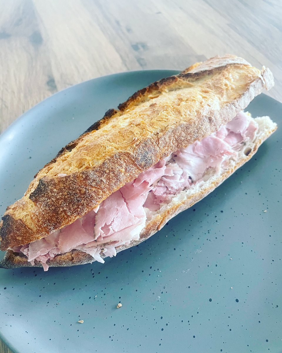 fredsirieix1's tweet image. Delicious lunch sans prétention - Jambon beurre 😋