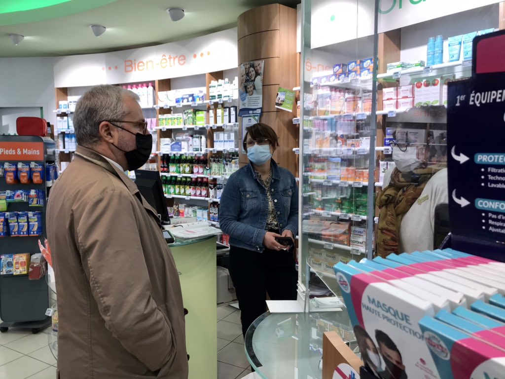 denisthuriot's tweet photo. ➡️ Il est primordial pour moi de me rendre au #Banlay et de rappeler mon #soutien aux habitants et commerçants du quartier. 
Je n’entends pas laisser faire ces agissements et je m’apprête à prendre des mesures renforcées en lien avec le Préfet, qui seront annoncées ce soir à 18h. https://t.co/rBC7mK6URJ