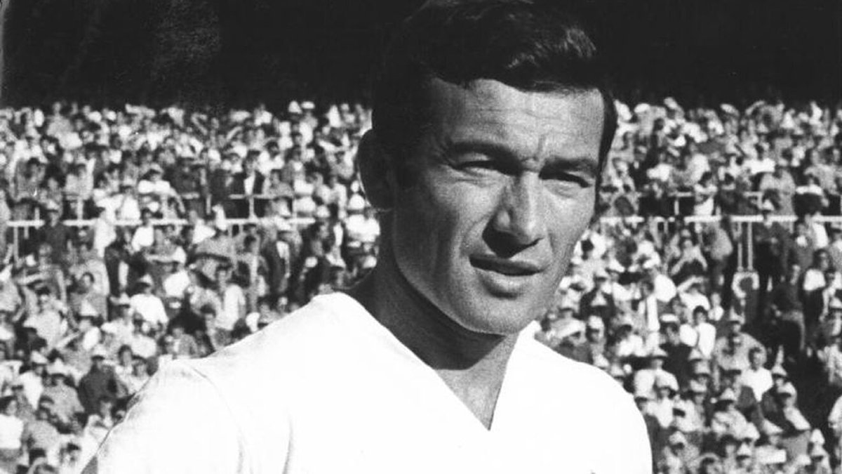 Ha fallecido Antonio Calpe, mítico futbolista del Levante y del Real Madrid. Fue el único jugador que se negó a visitar a Franco tras ganar la Copa de Europa: "Sabía que me la jugaba, pero llevo el nombre de mi tío fusilado y no podía dar ese disgusto a mi familia republicana".