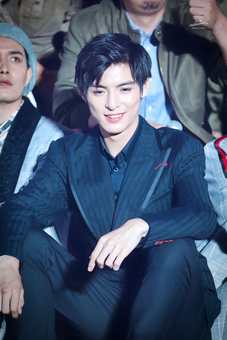 hourly wang haoxuan (@hourlywhx) on Twitter photo 