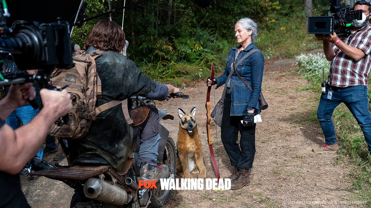 Some of our favourite behind the scenes pics from the latest episodes of #TheWalkingDead. 😍