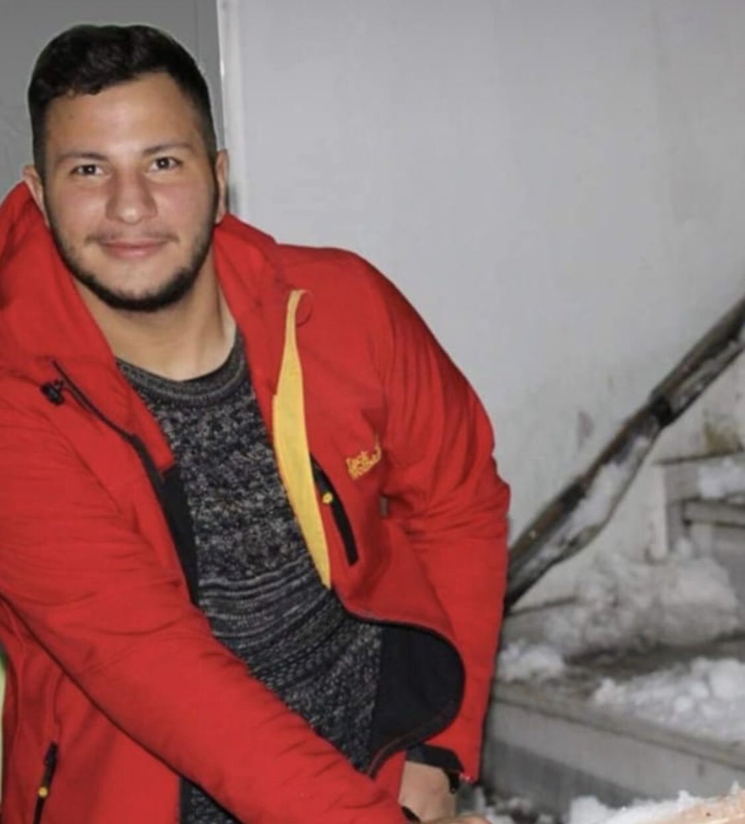 Bu güzeller güzeli Zeytini kafasından vurarak öldürdü sağdaki Eren Bütün denilen şahıs. Lütfen yayalım. Katil bulunsun. #zeytin #erenbutun #katil #hayvanhaklarıyasası