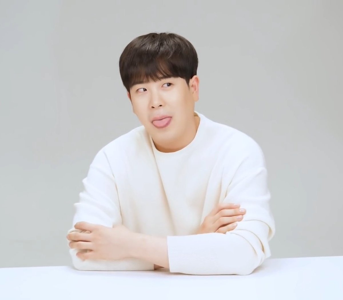 PyoNengg's tweet photo. Just jihoon's reaction when bbcs are asking him to enlist https://t.co/LnlERmUYVT