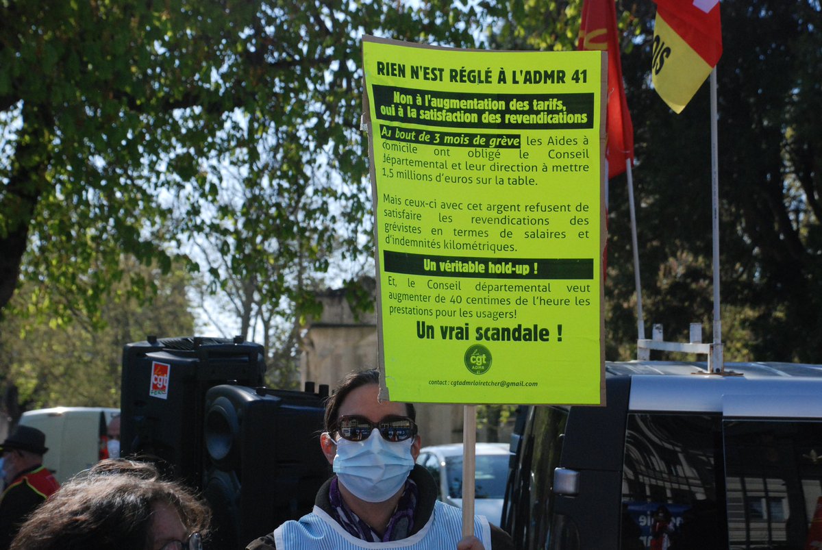 BlascoSH's tweet photo. 📸 08.04.21 Rassemblement à Blois devant la préfecture du Loir-et-Cher pour les 75ans de la nationalisation d'EDF et de GDF avec la présence de la CGT, des aides à domicile de l’ADMR 41 ainsi que des occupants de la Halle au grains pour la culture et contre la réforme du chômage. https://t.co/xYegt8gYbG