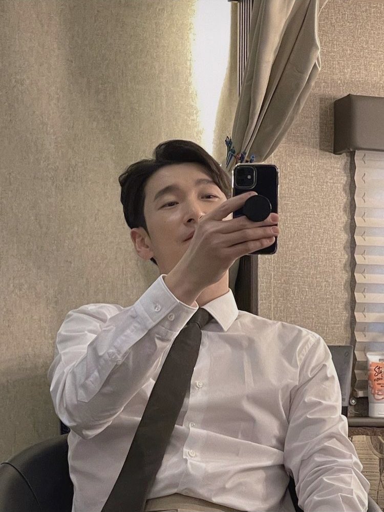 ADOOOOORE's tweet photo. 하 그래 돌고돌아 결국 수트 조승우가 최고지 https://t.co/SsxXnrq58z