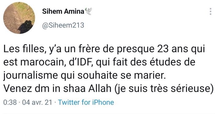 MoiCLuuuuuuuuuu's tweet photo. Je pleure de rire c une clio 2 a vendre ou un frero qui veut se marier ??? https://t.co/C5xONpiGVu