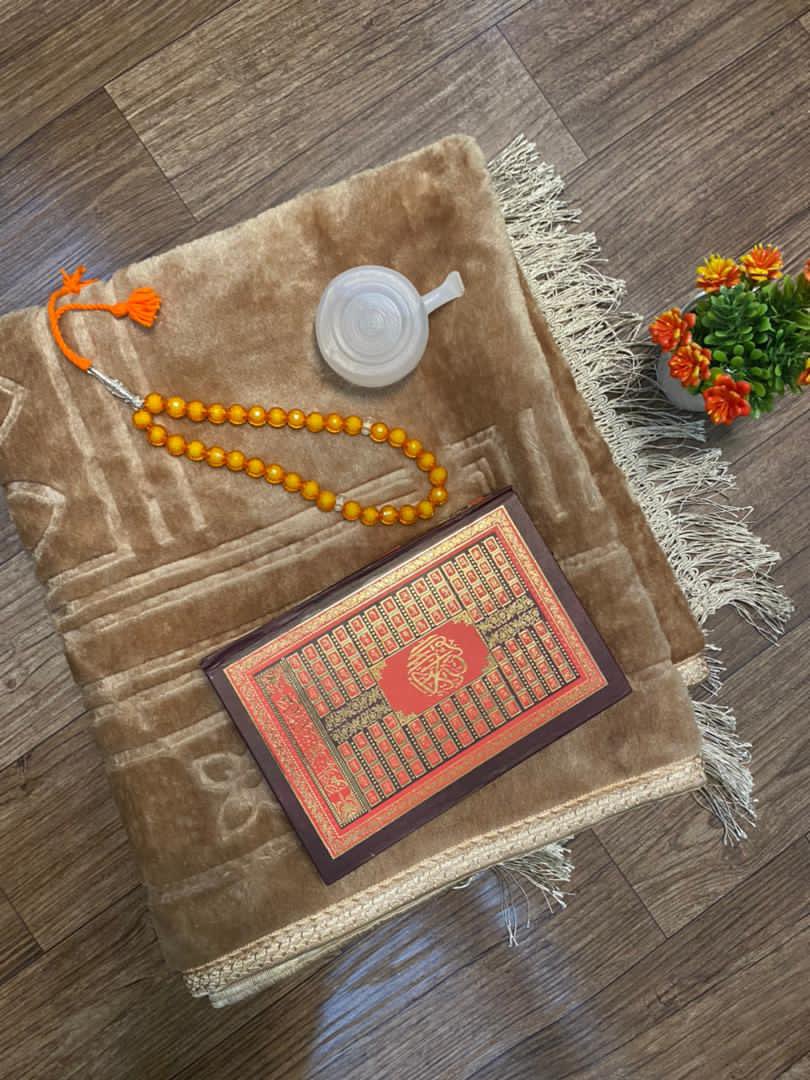 This set of prayer mats are large, soft and lush, like a small rug. A gift bag containing this quality prayer mat, Quran, Tesbih and Zam zam water costs N14,000 onlyScarves, Viscose kaftan and other items can be included at an extra cost, depending on your budget.