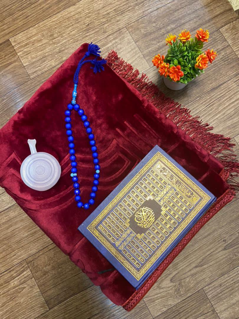 This set of prayer mats are large, soft and lush, like a small rug. A gift bag containing this quality prayer mat, Quran, Tesbih and Zam zam water costs N14,000 onlyScarves, Viscose kaftan and other items can be included at an extra cost, depending on your budget.