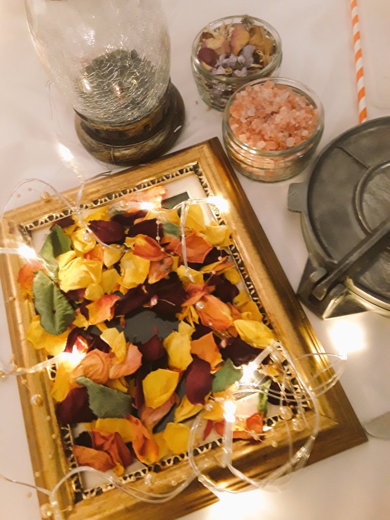 AshbridgeMaxy's tweet photo. #Squirrels are helping Sehrish welcome #ramadan2021 by making clay decorations for the #atelier #celebrations #lightandshadowstudioatmaxy #claycraft #smiles #eytalking #eyfstwittertagteam @NDNAtalk https://t.co/Nxs9UkNzFx