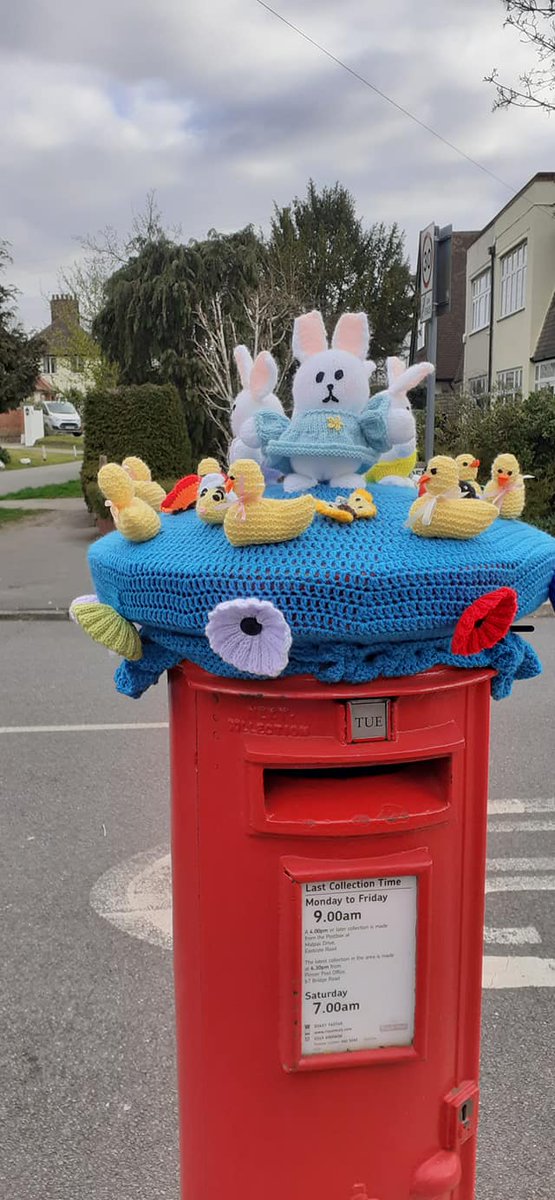 kuha4harrow's tweet image. During Easter, knitted woollen coverings have appeared on postboxes in Pinner.  
These delightful crafts have brought smiles to local residents. 
We are proud of #Pinner!
#localresidents  #localandproud #supportlocal