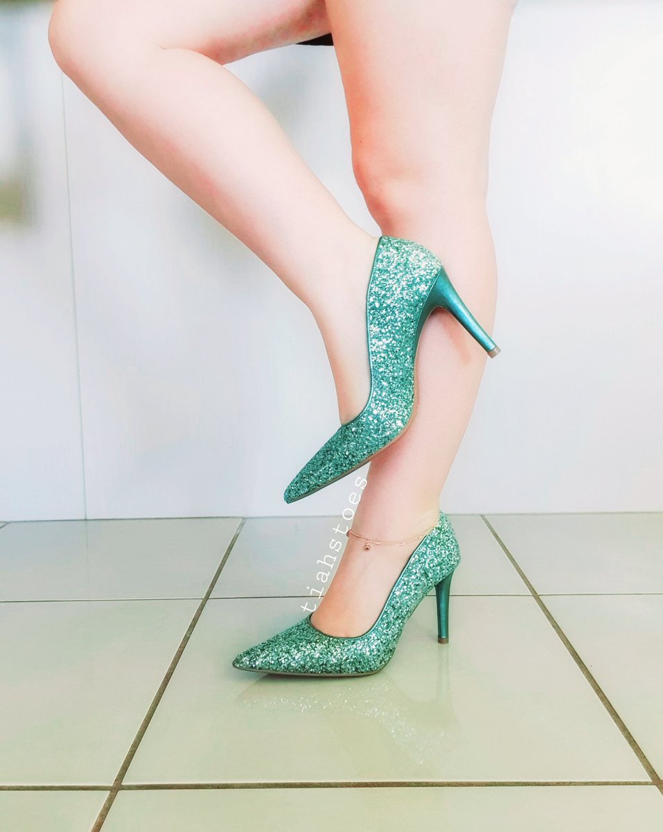 tiahstoes's tweet photo. Sparkle, Sparkle 👑

#lawyersfeet #familylawyer #sweetheart #educatedwoman #strongwoman #standdown #heelsfordays #highheels #glitterheels #toes #prettytoes #prettyfeet #feet #feetfetishworld #footfetish #pedicure #pedi #feetlove #footslave #footnation #feetpicsdaily #toepicsdaily https://t.co/pggLG5VgQC