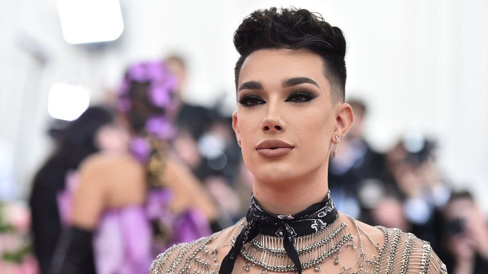 This morning I uploaded a blog post all about the recent #jamescharles “scandal”! Link is in my bio ✨