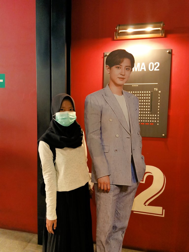 kyung_syaa's tweet photo. Akhirnya bisa nntn juga + bisa foto bareng cahyo 😭😭❤️
Suka banget sama film nya😭❤️
#TheBoxINA_NOW #TheBoxMovie #TheBox #CHANYEOLinTheBox #CHANYEOL #EXO #EXO9thAnniversary #To9etherWithEXO #EXOSARANGHAJA @weareoneEXO https://t.co/EmAtAjtZ3p