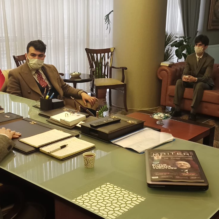 İl Başkanımız Sn. Ali Mert TURGUT, İl Sekreterimiz Sn. Emre Bakırcı ve İl Başkan Yardımcımız Sn. Av. Ömer Yasa, kısa sürece Ak Parti Bolu İl Başkanı seçilen Sn. Suat Güner'i makamında ziyaret ederek hayırlı olsun dileklerinde bulundu.

@VPaliturgut <a href="/akpartibolu14/">AK PARTİ BOLU</a> <a href="/suat_guner/">Suat GÜNER</a>