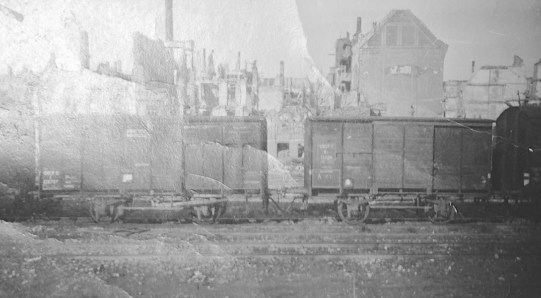 GenBroadcastCen's tweet photo. Six million people were killed by the Nazis during the Holocaust. Remember the Holocaust. Never forget how it came to be. #HolocaustRemembranceDay https://t.co/yiuW5u7ej7