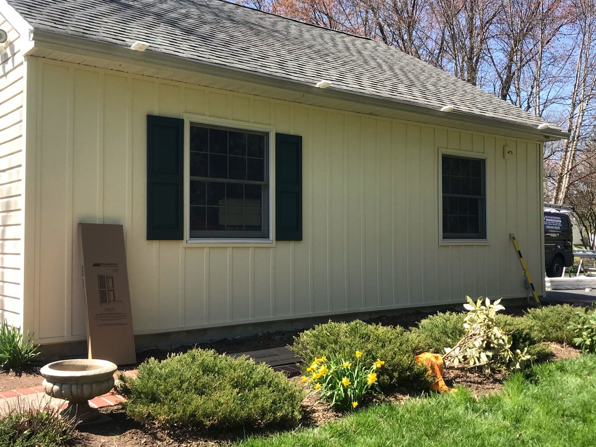 GoVolpe's tweet photo. We recently completed this siding job in Blue Bell using #Everlast Board&Batten on the garage to accent the main home! Forest green shutters complete the look perfectly!
-
#siding #sidingcontractor #shutters #bluebellpa #montco #montcopa #localbusiness #govolpe #homerenovation https://t.co/uJWQfPnBuN