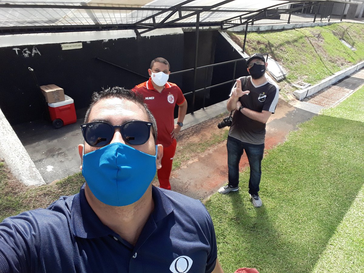 MallykNagib's tweet photo. O cara chega para trabalhar no Frasqueirão e flagro o papo maroto dos assessores de @ABCFC e @AmericaFCNatal 😎

@leopessoa_
@CanindePereira https://t.co/h31eVFNwBl
