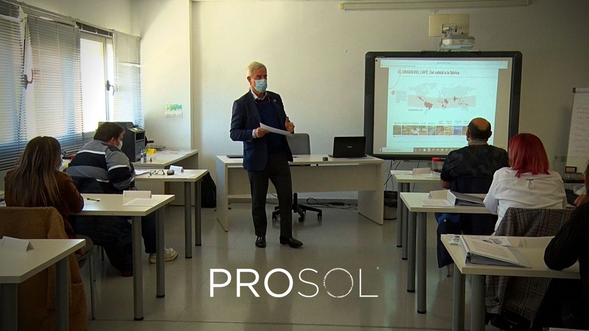 El fundador de #PROSOL, Julián Espegel, impartió en la recientemente inaugurada #AulaDelCafé de Palencia la primera de las cuatro charlas técnicas previstas durante el curso 'Fabricación de productos de café y sucedáneos'. Su intervención se centró en el mercado del #café.