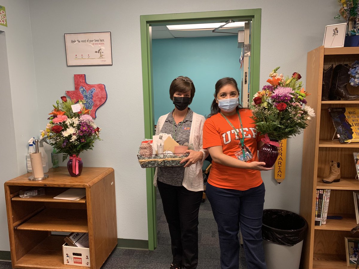 edithc_HHES's tweet photo. So grateful for @SOrtega_HHES and Ms. Shafer for promoting the love for books and literacy in our scholars. Happy #NationalLibraryWeek2021 We are so grateful for your leadership! #TeamSISD #todoporlosninos https://t.co/bwsNWDwlLu