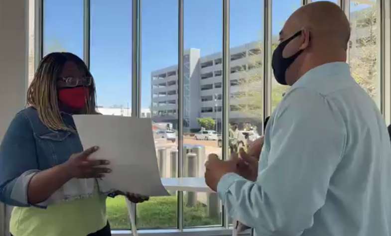NDLON's tweet photo. On behalf of hundreds of Mississippi immigrant workers, Efrain delivers letter to @USDOL officials in Jackson, Miss.
#Dale ya! #MissMeWithThatExploitation
w/ @IAJEofMS @MississippiRise @LumumbasVision @splcenter @NDLON @AdelanteAlabama @NOWCRJ @jwjnational @NILC and many more https://t.co/toiRf70Epj
