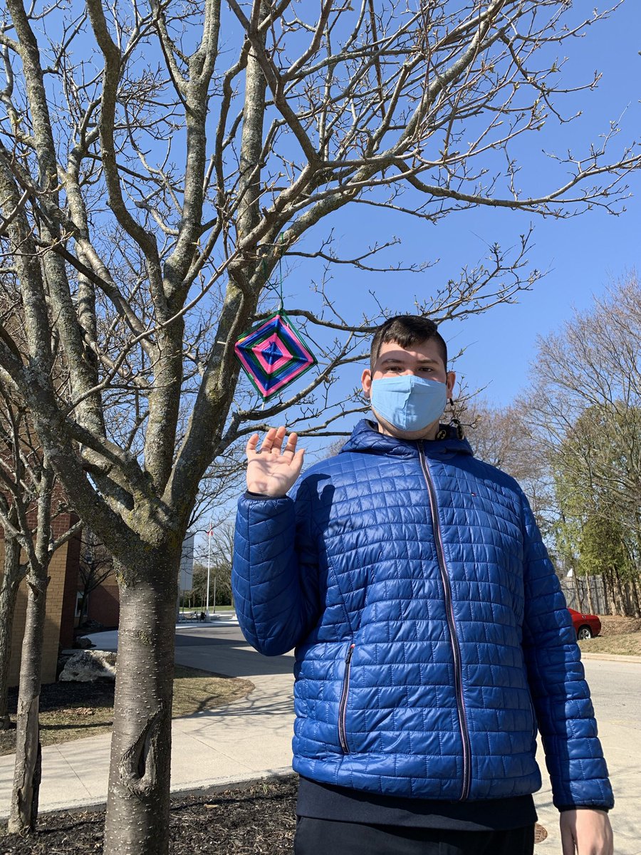 degs1000's tweet photo. Making God’s eyes on this sunny day and having fun with patterns @AssumptionHCDSB @cquinlan44 @MsGreen321 @ClarkMcdougall https://t.co/KZuQWkN4sk