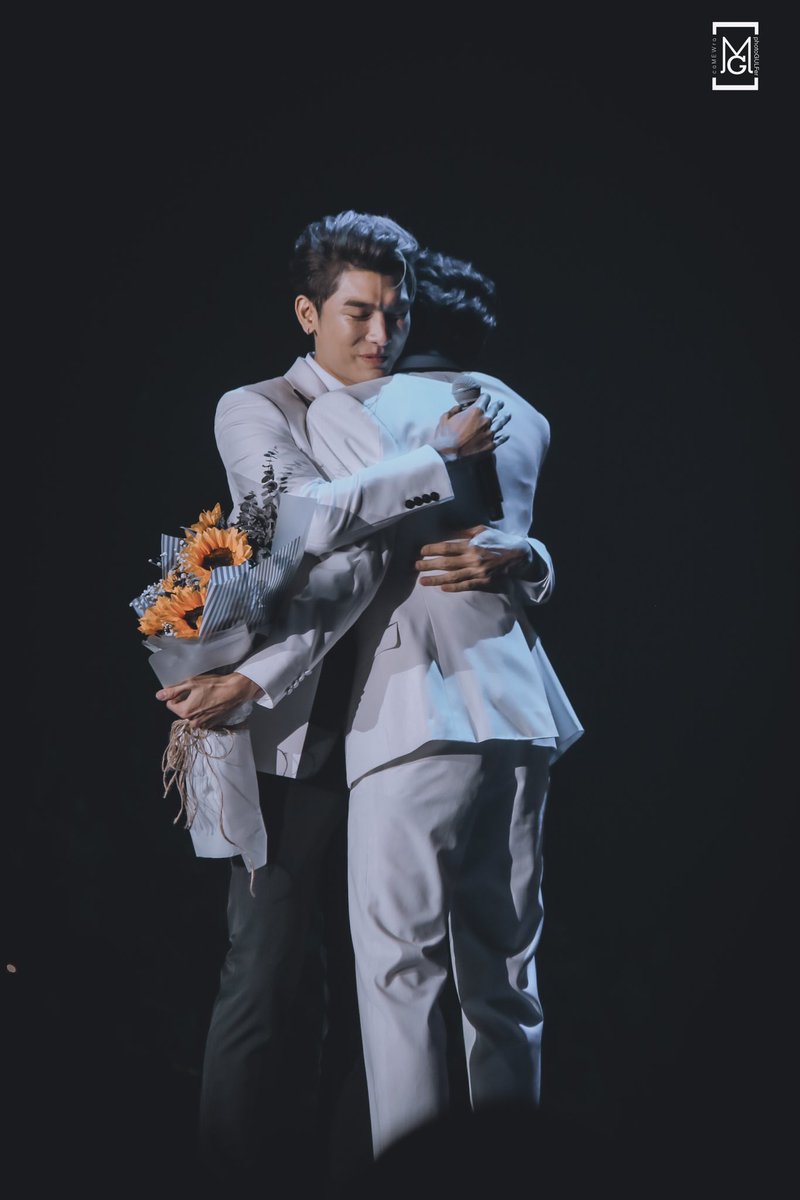 alymewgulfPH's tweet photo. 23:59 ❤️ GROW AS WE GO. ~~~ https://t.co/1AeuuNCbO4