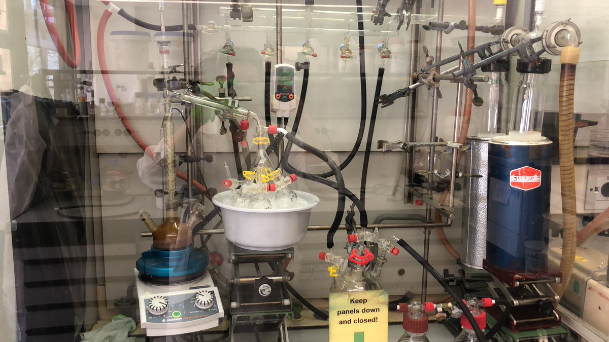 CatherineWitte3's tweet photo. finally! some apparatus chemistry again #distillationtime https://t.co/UTdOGq86NF