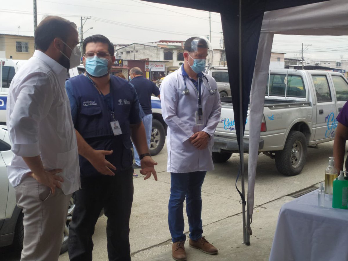 Salud_Guayas's tweet photo. Brigadas de Salud realizan pruebas rápidas y sensibilizan a la comunidad sobre las medidas de prevención para evitar el #COVID19 en el sector de #Mucholote1, actividad que participó Director Distrital @NelsonVillonM junto al @GoberdelGuayas, Luis Chonillo.
#ActivadosPorLaSalud https://t.co/M7da8KsxQB
