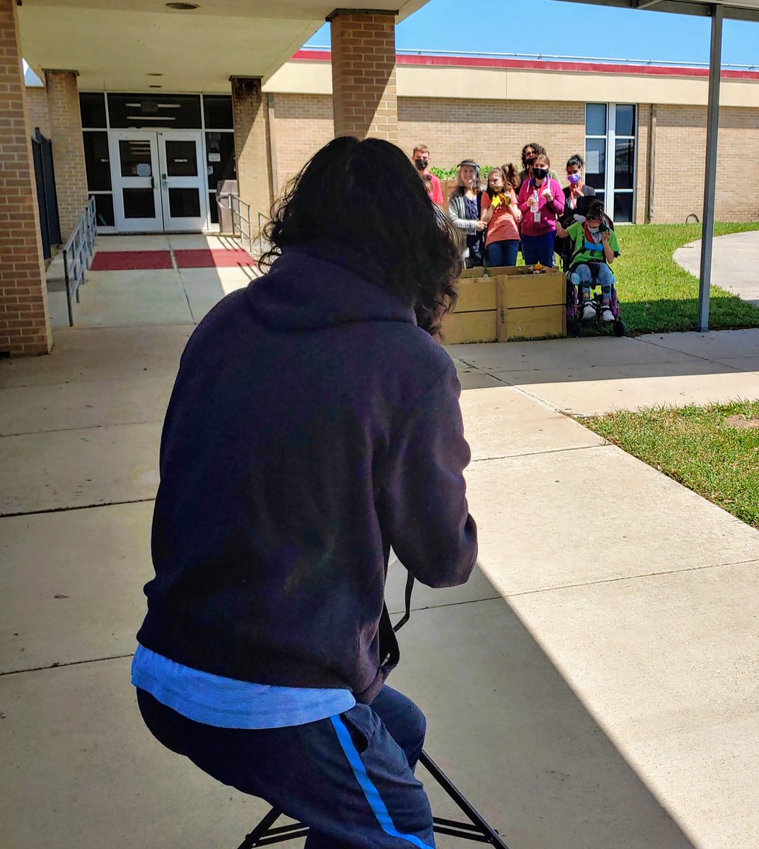 BaylorCharles's tweet photo. Founding members of the Gardening Club include many#LIFE18 Adults. They are growing socially, emotionally, and vocationally. #TransitionWithPurpose #GardeningFun https://t.co/iUlfqPQKUp