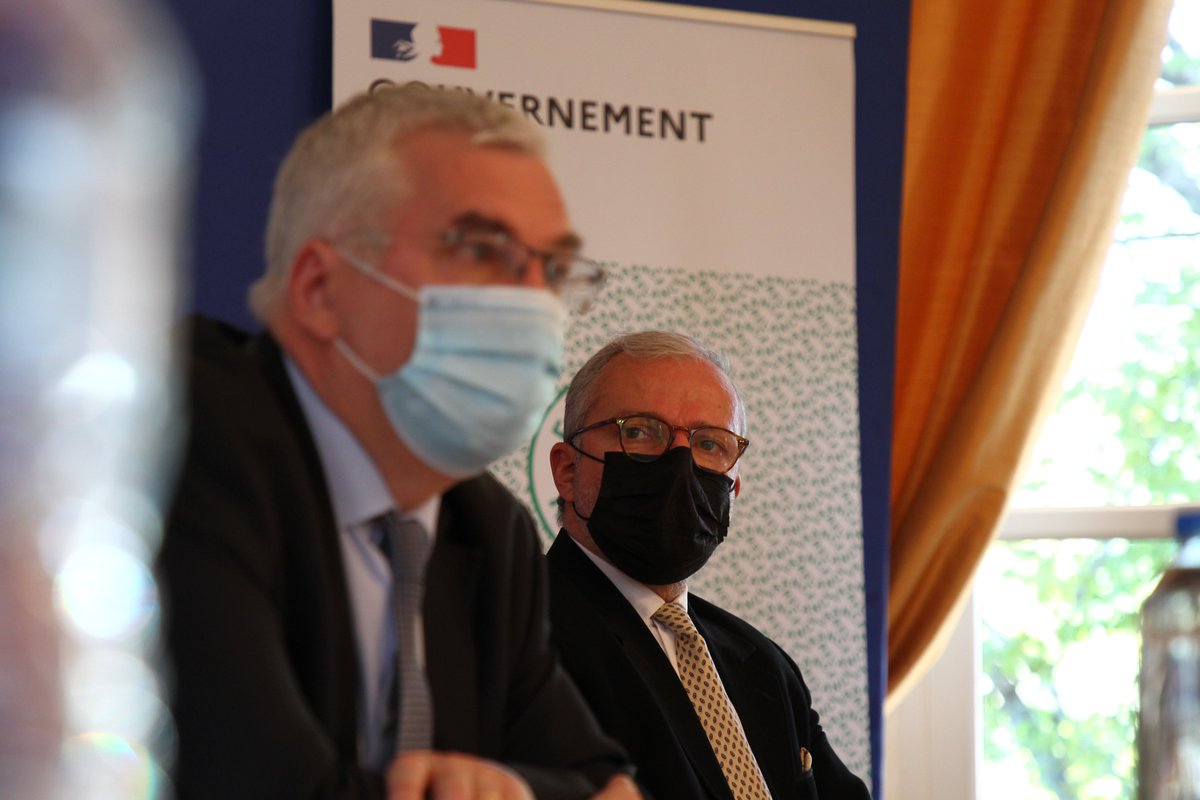 denisthuriot's tweet photo. 🔴Suite à la conf. de presse avec Mr le Préfet &amp; Mme la Procureure de la République, je vous informe que j’ai sollicité directement auprès de @GDarmanin des moyens suppl. pour un retour au calme sur le quartier #Banlay.Il ne saurait exister de zone de non-droit sur le territoire. https://t.co/7KF0LPB5ZK