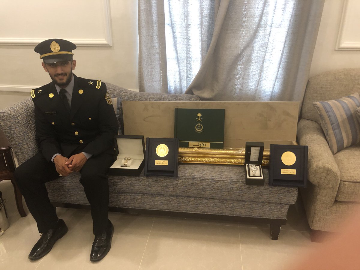 Aldoleem's tweet photo. لله الحمد والشكر من قبل ومن بعد، تخرج اخي محمد برتبة ملازم من كلية الملك خالد العسكرية وحقق المركز الاول ورقيب الكلية https://t.co/CUY1oGcWfy