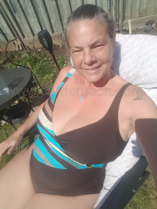 Yay sunshine! https://t.co/YQpV3cVAOQ<a href="/tag/tanningday"class="tags"><span>#tanningday</span></a>