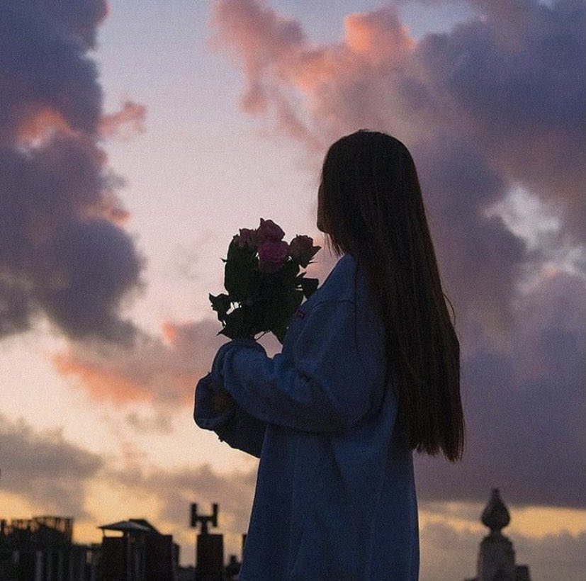 #الحب_لايفهم_الكلام 

أن تحب أنثى فتلك :فطرة 
وأن تسعدها فذلك :فن 
وأن تحافظ عليها فتلك :رجوله .!🦋