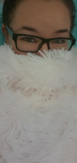 I am becoming one with my fuzzy blanket https://t.co/PPKOzzmp8W<a href="/tag/streamer"class="tags"><span>#streamer</span></a>