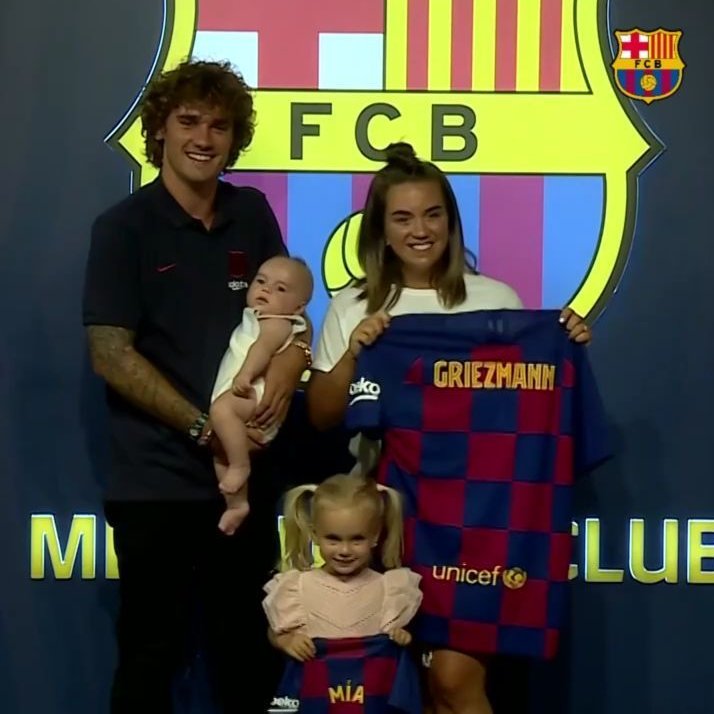 DiarioOle's tweet photo. 1⃣ 8 de abril de 2016: Nace Mía, primer hijo de Griezmann
2⃣ 8 de abril de 2019: Nace Amaro, segundo hijo de Griezmann
3⃣ 8 de abril de 2021: Nace Alba, tercer hijo de Griezmann

🇫🇷 ¿Hoy es tu cumpleaños? Yo no te quiero decir nada pero... https://t.co/XiTKZTN5rt