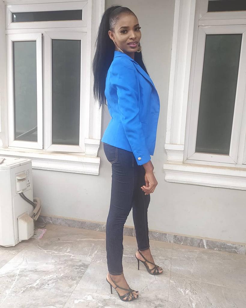 LadyAkwaugo1's tweet photo. The Tougher it is, the stronger Your Will to Succeed.

How Do You step out for Political Appointment? 
I:  Corporate, Simple and Classy. 🥰

Inner Top, Blazer Jack, Jean &amp; Shoe ~ (My Store ) Gold Love Luxury Store 

Bag ~ @_flawlessfashionista

#FirstLady_Akwaugo1 🥰💕 https://t.co/jDBaH75yBy
