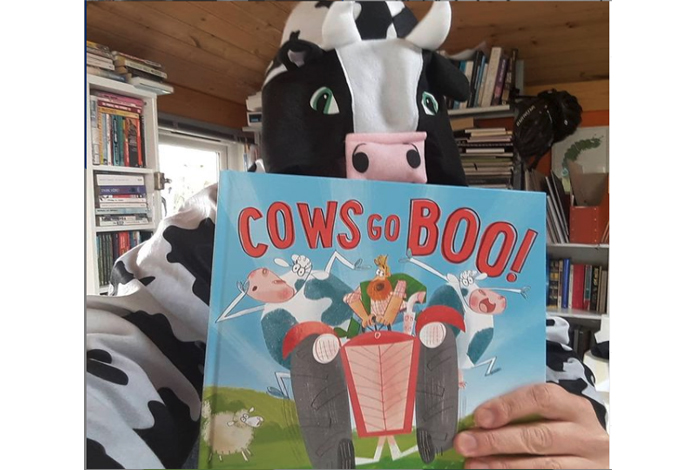 STEVEaWEBB's tweet photo. BOO day approacheth! FABULOUS book... CHECK! Big daft cow costume... OHHHH YEAAHHHHH!!!
@FredBlunt @AndersenPress @7Stories
#childrensbooks #picturebooks #kidsbooks #cowsgoboo! https://t.co/CMJT1mRGyw