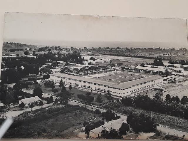 Pmukonki1's tweet photo. Jadis la meilleure école technique du pays , de l’Afrique centrale , de l’Afrique et parmi les meilleurs du monde . Plusieurs sont passés par là. @LukondeSama ,Dr lenge , Dr Mwema et j’en passe . La crème de la crème . Mutoshien une fois mutoshien toujours . @benbabunga .#RUWE https://t.co/Y5AS8tiGyq