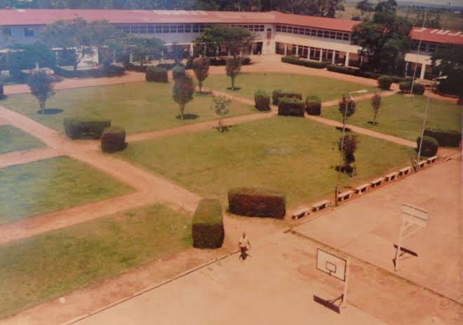 Pmukonki1's tweet photo. Jadis la meilleure école technique du pays , de l’Afrique centrale , de l’Afrique et parmi les meilleurs du monde . Plusieurs sont passés par là. @LukondeSama ,Dr lenge , Dr Mwema et j’en passe . La crème de la crème . Mutoshien une fois mutoshien toujours . @benbabunga .#RUWE https://t.co/Y5AS8tiGyq